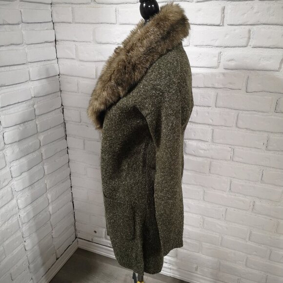 Reitmans Ladies Size Small Green Open Cardigan with Removable Faux Fur Collar - Picture 4 of 9